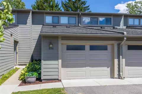 686 Peninsula Ct, Ann Arbor, MI 48105
