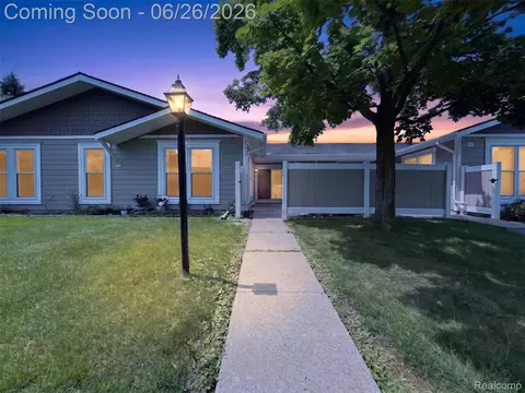 39613 Village Wood Ln, Novi, MI 48375