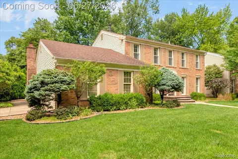 18535 Mayfield St, Livonia, MI 48152