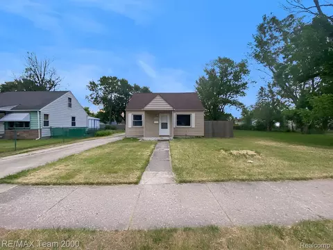 25270 Ford St, Roseville, MI 48066