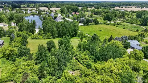 4461 Ray Rd, Fenton, MI 48439