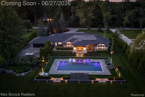 7400 Parkstone Ln, Bloomfield Hills, MI 48301