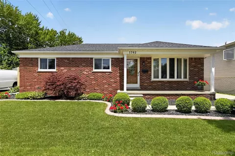 1792 Capitol Ave, Lincoln Park, MI 48146