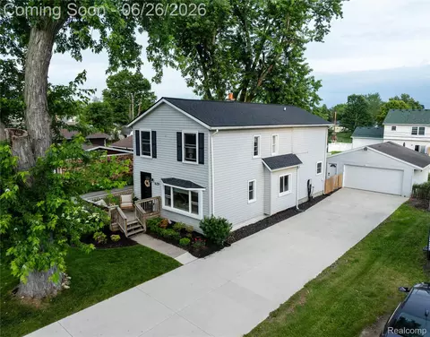 429 Dorothy St, South Lyon, MI 48178
