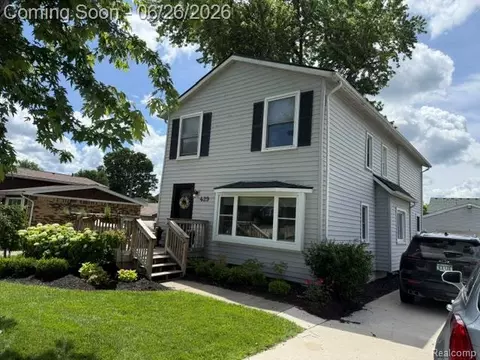 429 Dorothy St, South Lyon, MI 48178