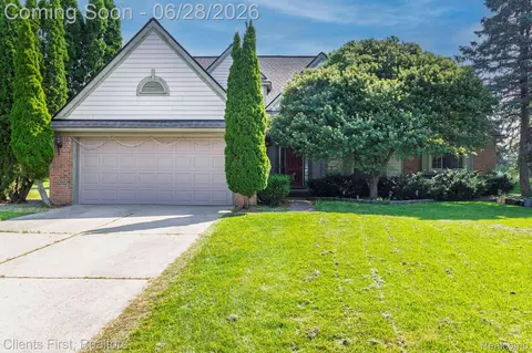 39478 Squire Rd, Novi, MI 48375