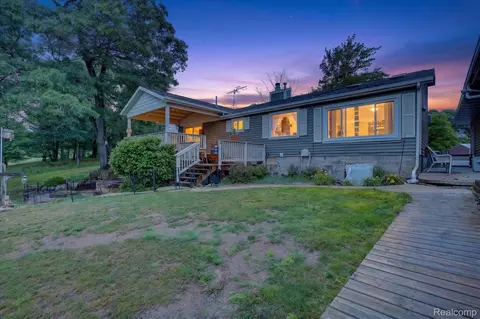 17 E 17 E White Lake Dr Twin Lakes Mi 49457 Dr, Dalton, MI 49457