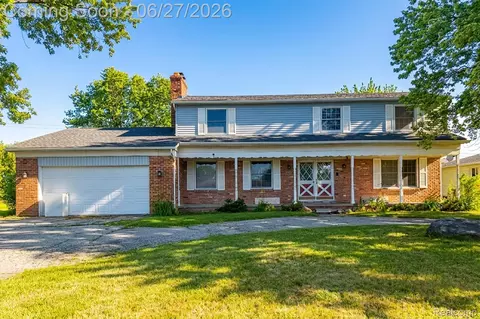 16650 Walcliff Dr, Clinton Township, MI 48035