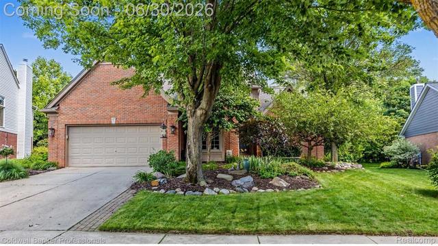 1085 Bloomview Cir, Rochester, MI 48307