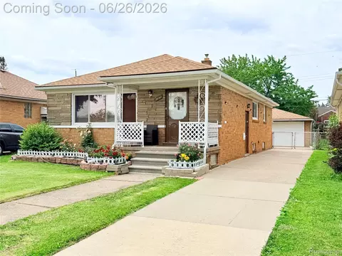 8152 Potomac, Center Line, MI 48015