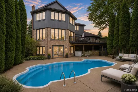 1966 Mapleridge Rd, Rochester Hills, MI 48309