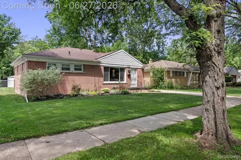 21641 Sussex St, Oak Park, MI 48237