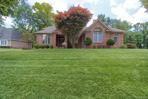 151 Wendover Court Ct, Commerce, MI 48390