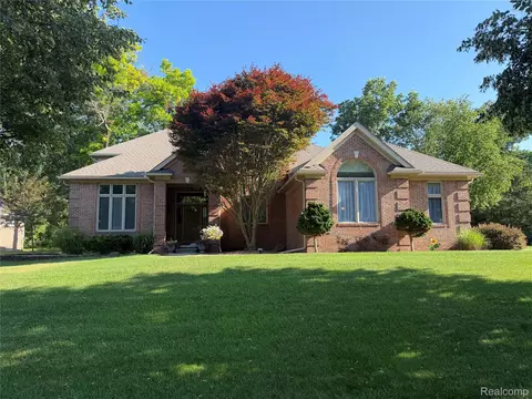 151 Wendover Ct, Commerce, MI 48390