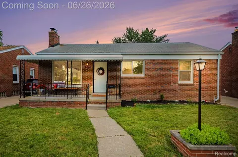 21701 Sunnyside St, Saint Clair Shores, MI 48080