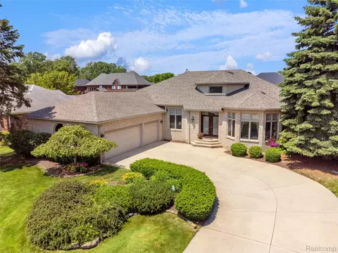 49539 Nautical Dr, Chesterfield, MI 48047