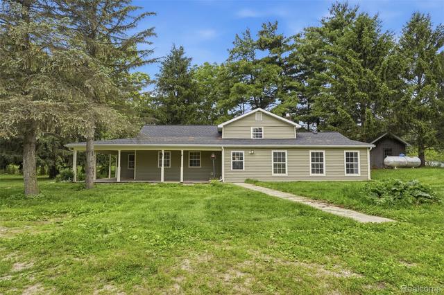 8573 W Lovejoy Rd, Burns, MI 48418