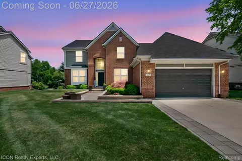 884 Grandview Dr, Commerce, MI 48390