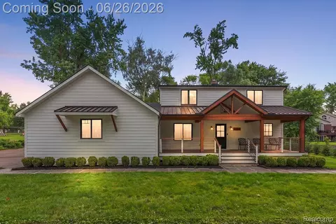 5150 Cheyenne Ave, Waterford, MI 48327