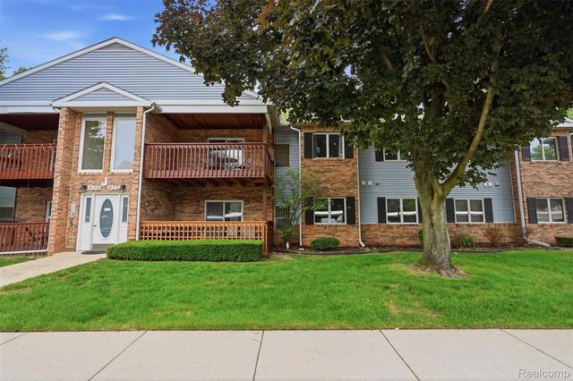 1326 Shoemaker Dr #52, Westland, MI 48185