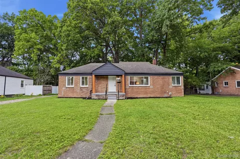 21161 Westhampton St, Oak Park, MI 48237