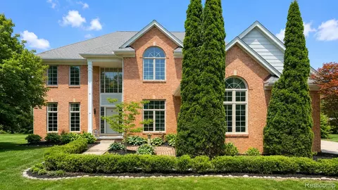 45896 Lathum Dr, Novi, MI 48374