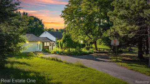 9585 N Eston Rd, Independence, MI 48348