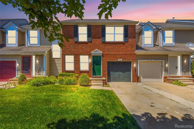 221 Tucker St, Pontiac, MI 48341