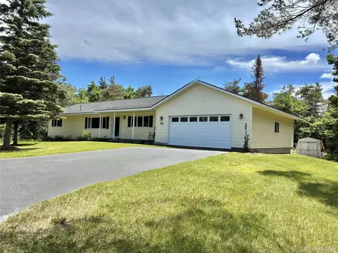 2168 Orchard Beach Rd, Benton, MI 49721
