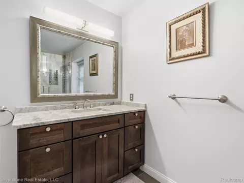Bath - 6577 Edith Ct, Troy, MI 48085 photo 5 of 6