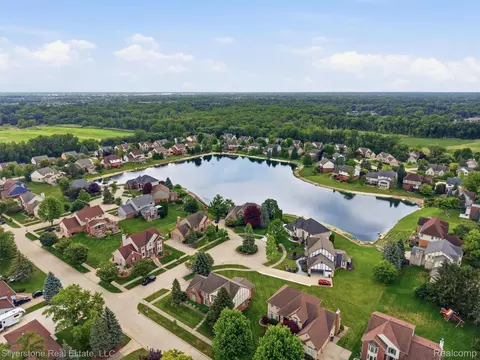View/Area - 6577 Edith Ct, Troy, MI 48085 photo 7 of 11