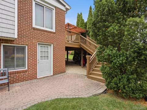 Exterior - 6577 Edith Ct, Troy, MI 48085 photo 10 of 10