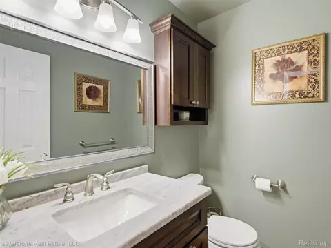 Bath - 6577 Edith Ct, Troy, MI 48085 photo 1 of 6