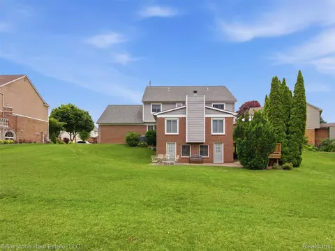 Exterior - 6577 Edith Ct, Troy, MI 48085 photo 8 of 10