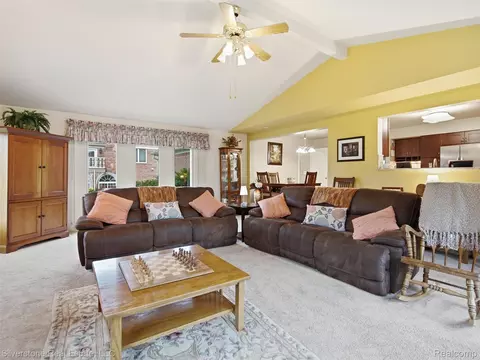 Living - 6577 Edith Ct, Troy, MI 48085 photo 3 of 7