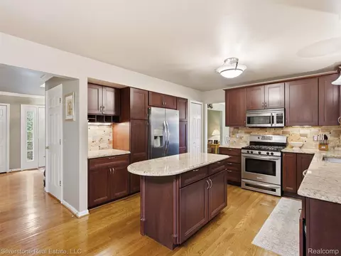 Kitchen - 6577 Edith Ct, Troy, MI 48085 photo 2 of 7