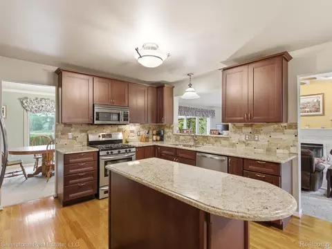 Kitchen - 6577 Edith Ct, Troy, MI 48085 photo 1 of 7