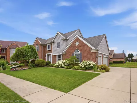 Exterior - 6577 Edith Ct, Troy, MI 48085 photo 3 of 10