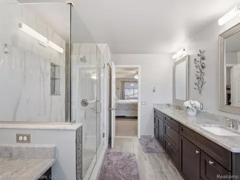 Bath - 6577 Edith Ct, Troy, MI 48085 photo 3 of 6
