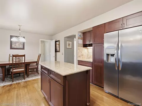 Kitchen - 6577 Edith Ct, Troy, MI 48085 photo 4 of 7