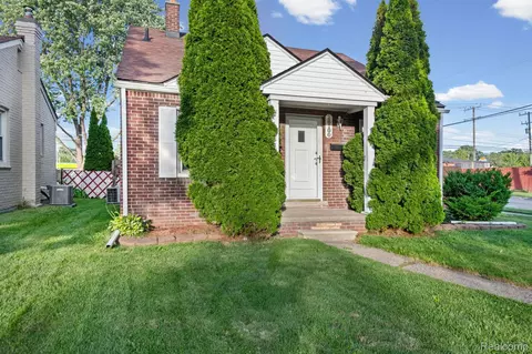 28100 Glenwood St, Saint Clair Shores, MI 48081