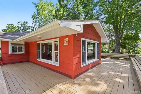 Exterior - 416 E Maple St, Mason, MI 48854 photo 3 of 5