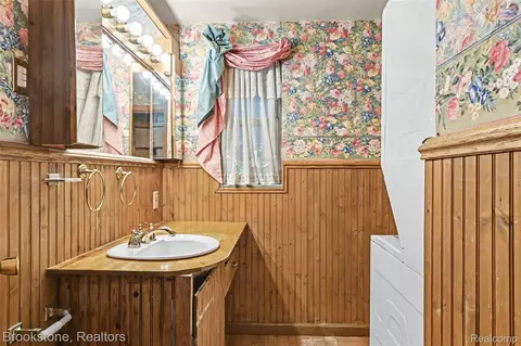 Bath - 416 E Maple St, Mason, MI 48854 photo 2 of 2