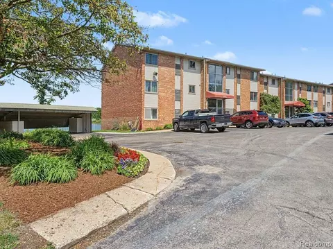 1974 Klingensmith Rd #4, Bloomfield Hills, MI 48302