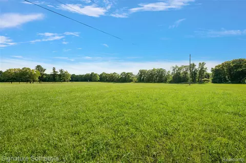 3915 Mcginnis Rd, Groveland, MI 48442