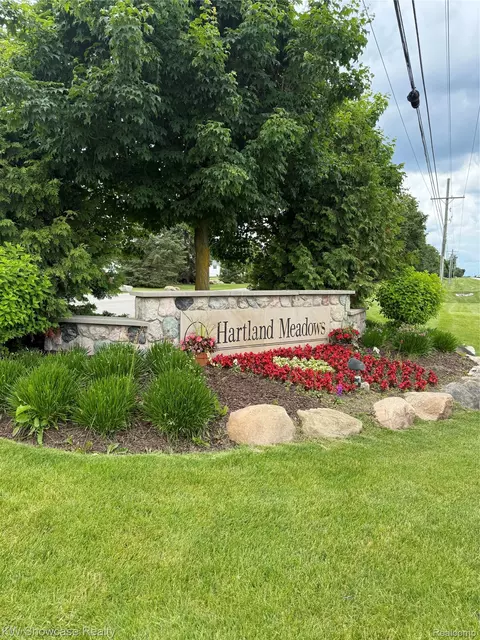 1978 Santa Fe Trail Dr, Hartland, MI 48353