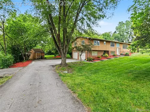 8614 Meadowland Ct, York, MI 48176