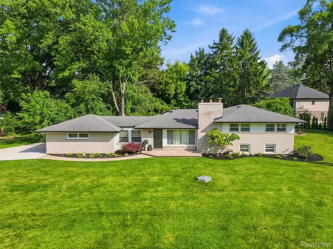 24741 Tudor Ln, Franklin, MI 48025