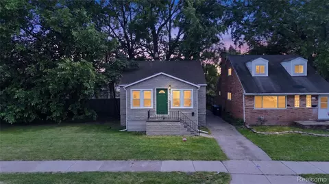 8512 Fisher Ave, Warren, MI 48089