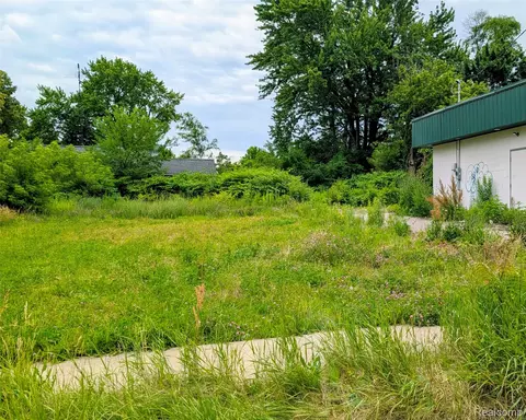 2620 Davison Rd, Flint, MI 48506